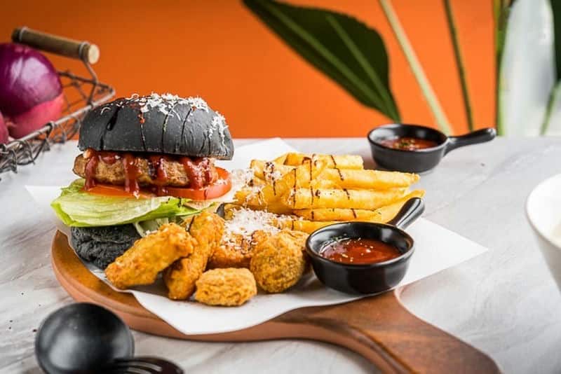 【台中必試美食】BeBo美式餐廳享受夜景，品嘗美食，全家人的