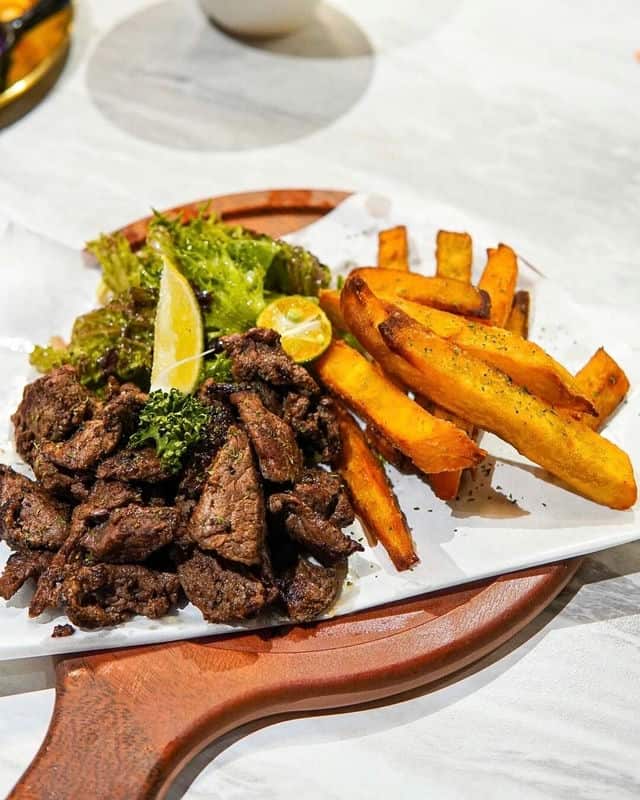 【台中美食探店】在BeBo美式餐廳享受美味與夜景的完美融合！