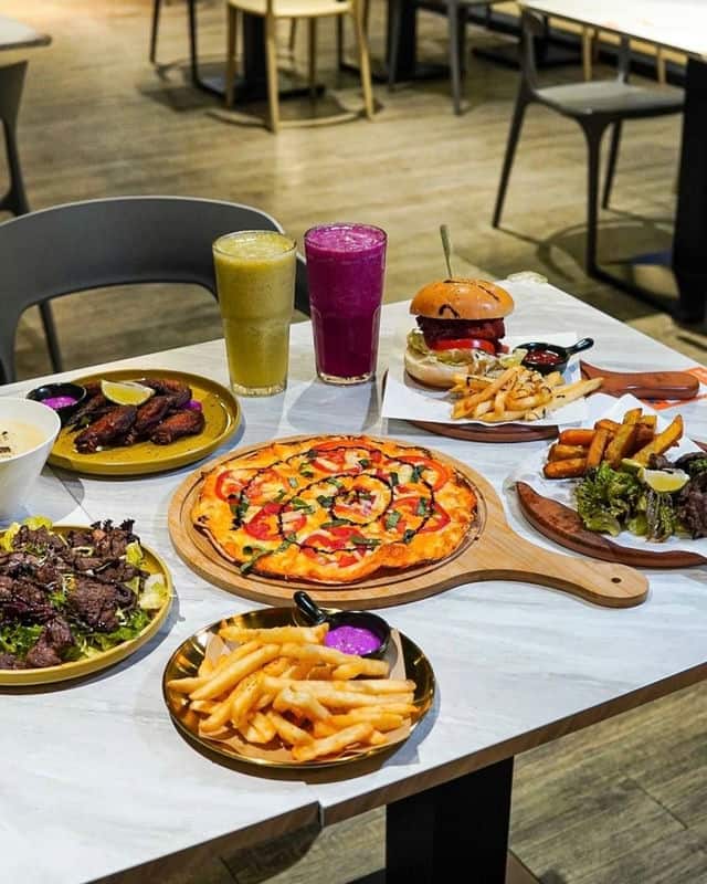 我是個把吃遍天下美食列為人生目標的吃貨，無論何時何地，只要聽