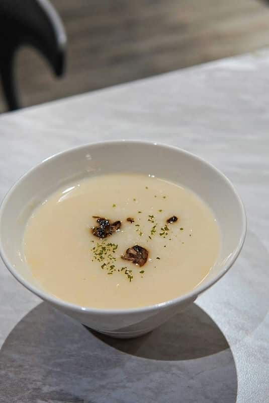 探索台中的美味秘境BeBo美式餐廳的素食披薩饗宴！