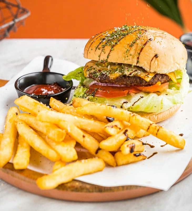 【台中必吃】BeBo美式餐廳烤肉饗宴與夢幻夜景！