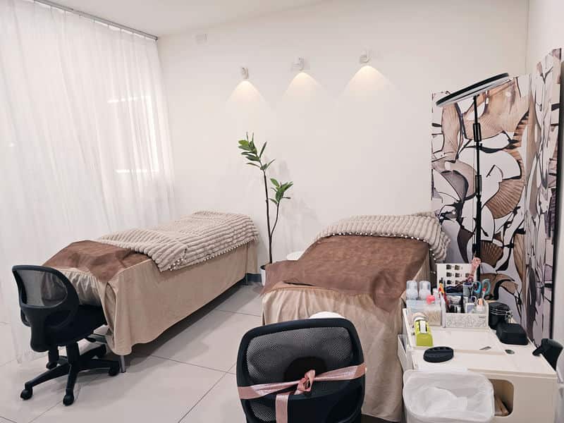 眉毛不再是我的煩惱！我找到了省時又方便的解決方法