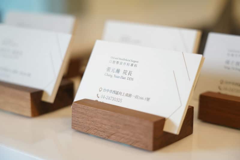 昕展牙醫隱適美矯正實錄47副牙套全紀錄！