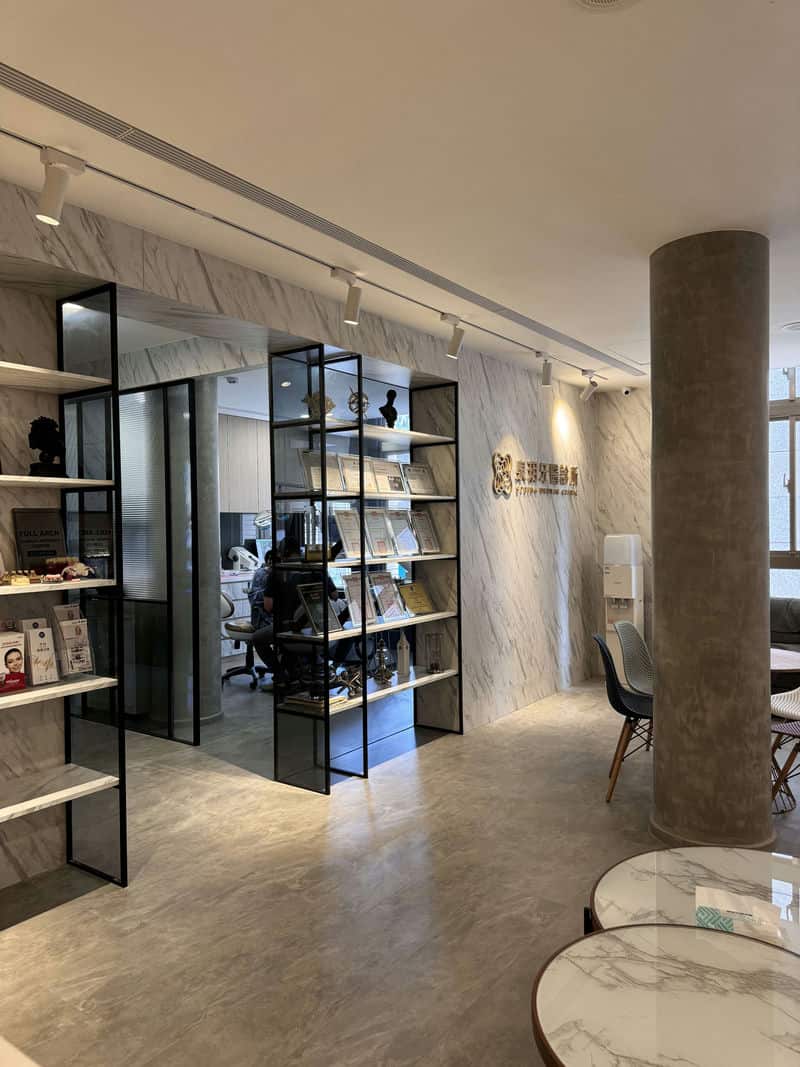 【讓你的笑容閃亮一新！泉玥牙醫陶瓷貼片治療心得】