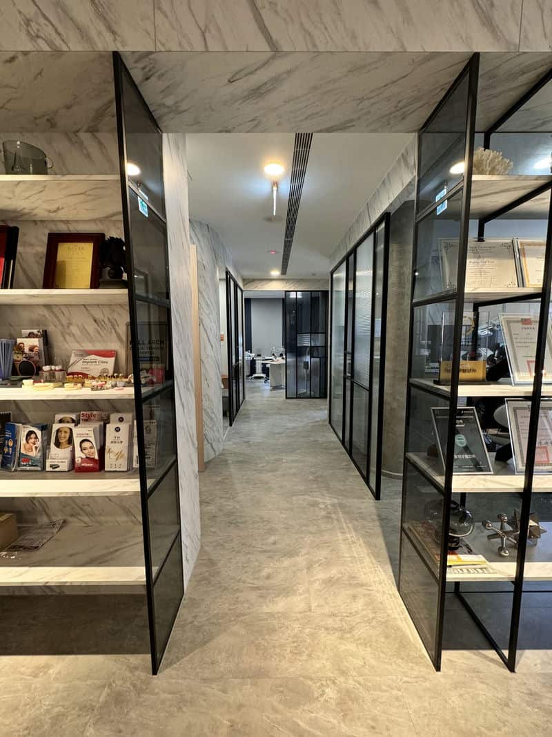 【讓你的笑容閃亮一新!泉玥牙醫陶瓷貼片治療心得】 【讓你的笑容閃亮一新!泉玥牙醫陶瓷貼片治療心得】