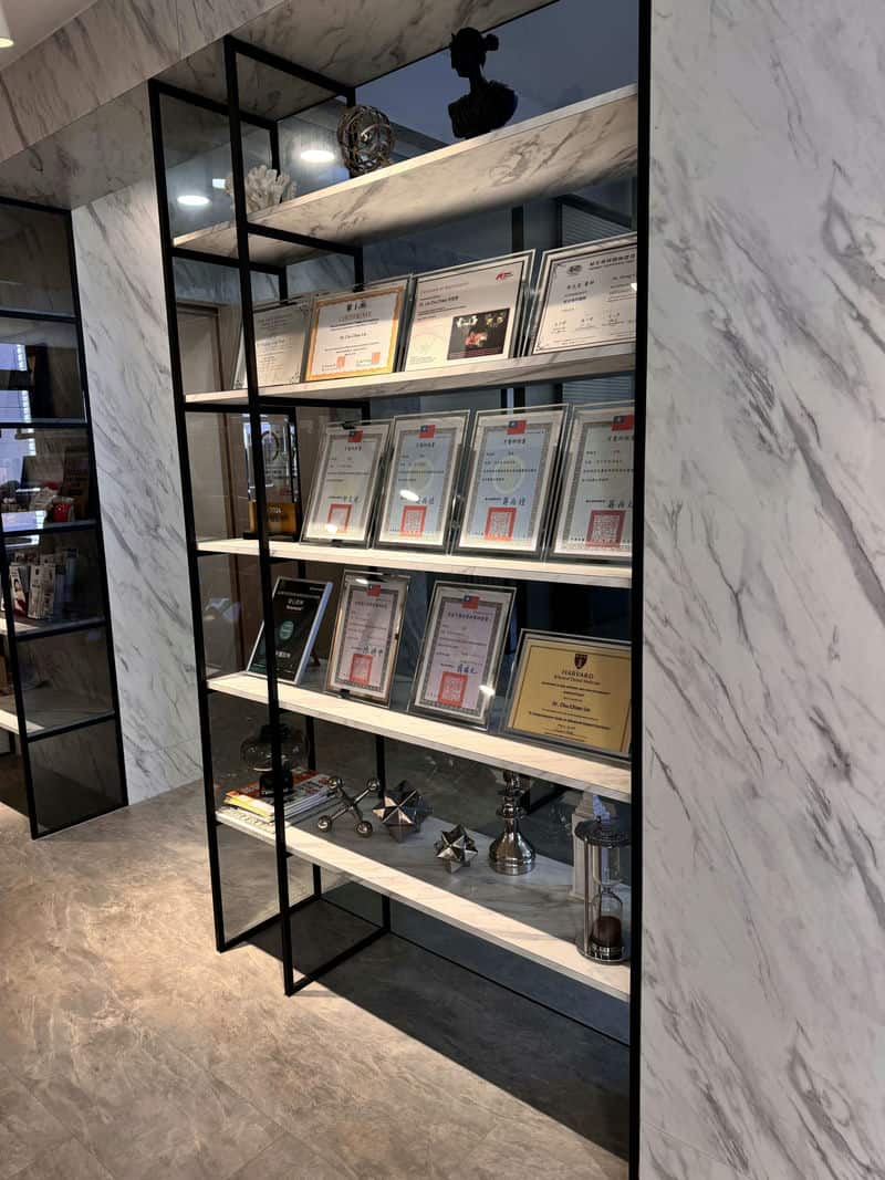 「搶救完美微笑！泉玥牙醫超強陶瓷貼片大公開」