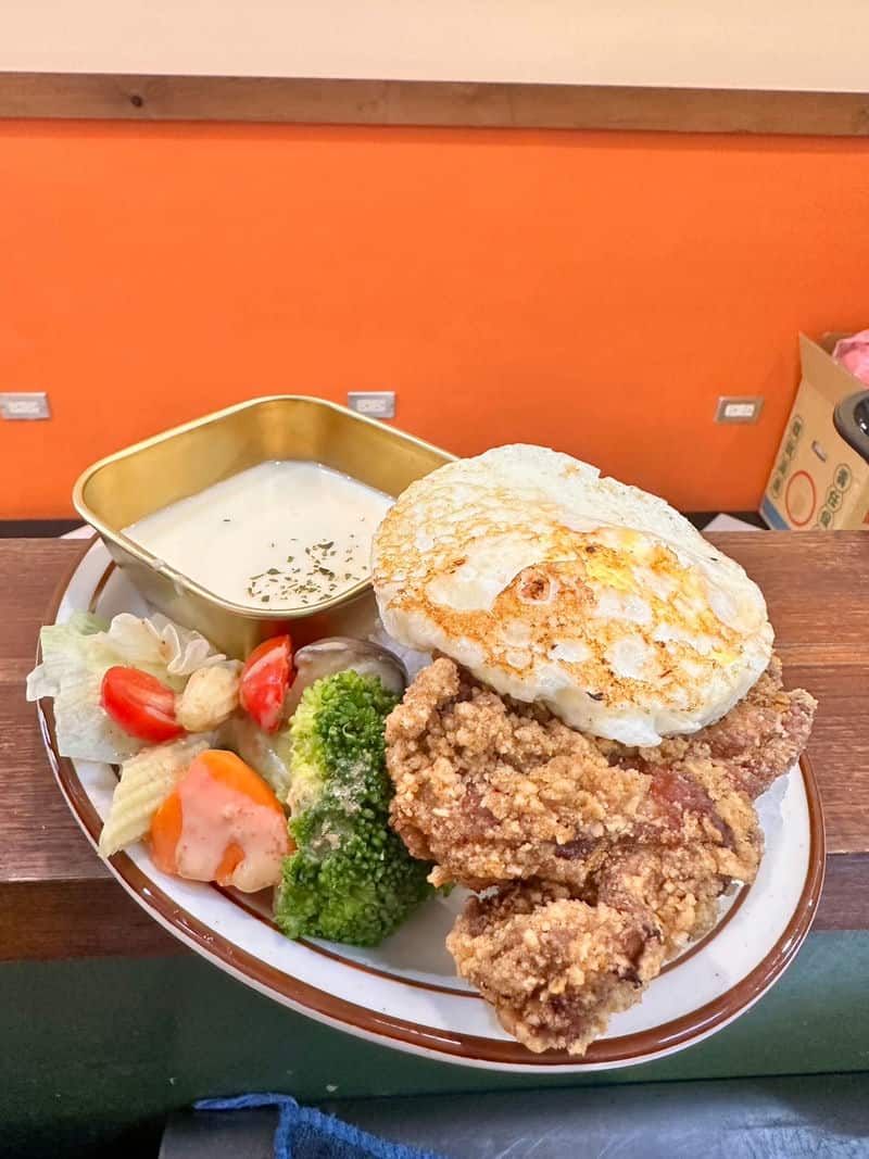 來趟北高雄美食之旅好哇好哇美式餐館的暢快漢堡時光! 來趟北高雄美食之旅好哇好哇美式餐館的暢快漢堡時光!